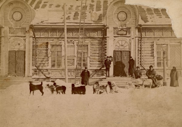 Arrival of mail in Alexandrovsk, 1890. Creator: Unknown.