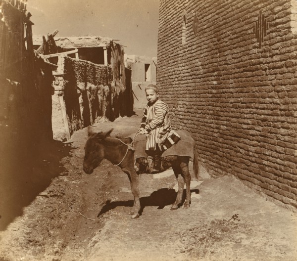 On a street of old Samarkand, between 1905 and 1915. Creator: Sergey Mikhaylovich Prokudin-Gorsky.