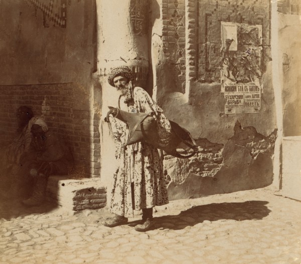 Water-carrier, Samarkand, between 1905 and 1915. Creator: Sergey Mikhaylovich Prokudin-Gorsky.