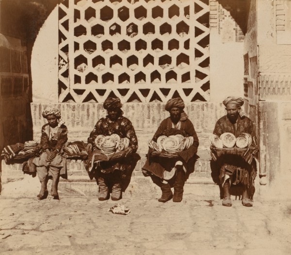 Flat breads vendors, Samarkand, between 1905 and 1915. Creator: Sergey Mikhaylovich Prokudin-Gorsky.
