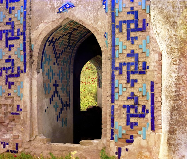 Study in Shakh-i Zindeh mosque, Samarkand, between 1905 and 1915. Creator: Sergey Mikhaylovich Prokudin-Gorsky.