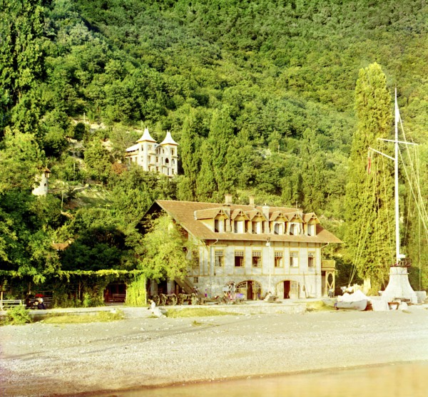Gagra: from the wharf, between 1905 and 1915. Creator: Sergey Mikhaylovich Prokudin-Gorsky.