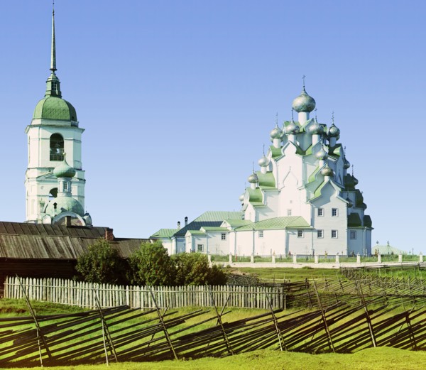 Church of Our Savior and the Protection of the Mother of God, Vytegorskii graveyard, 1909. Creator: Sergey Mikhaylovich Prokudin-Gorsky.