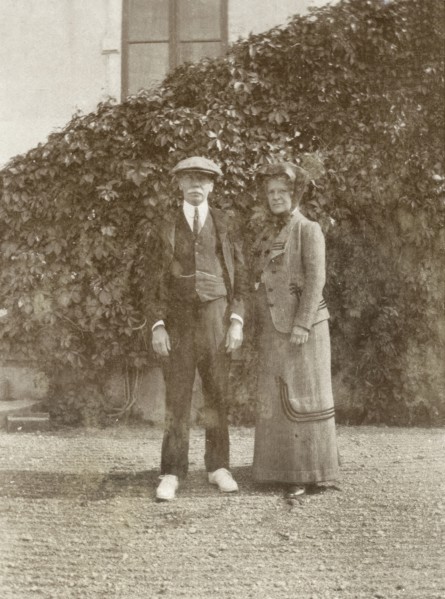 Portrait depicting Marchioness Caroline Lagergren and her brother Charles Russell in the..., 1913. Creator: Unknown.