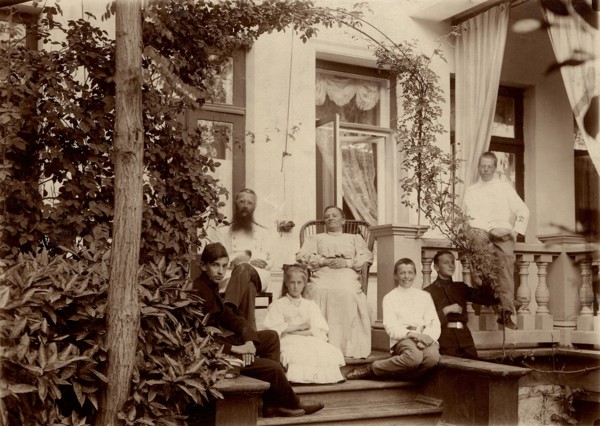 Family P.N. Konovalov during a holiday at the dacha (in Tarakanovo), 1890. Creator: Unknown.
