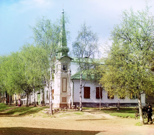Old chapel on the street of the town of Ostashkov, 1910. Creator: Sergey Mikhaylovich Prokudin-Gorsky.
