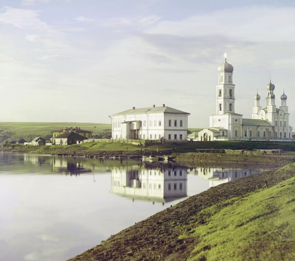 Church of the Nativity of Christ, in the village of Verkhnie Gorodki, 1912. Creator: Sergey Mikhaylovich Prokudin-Gorsky.