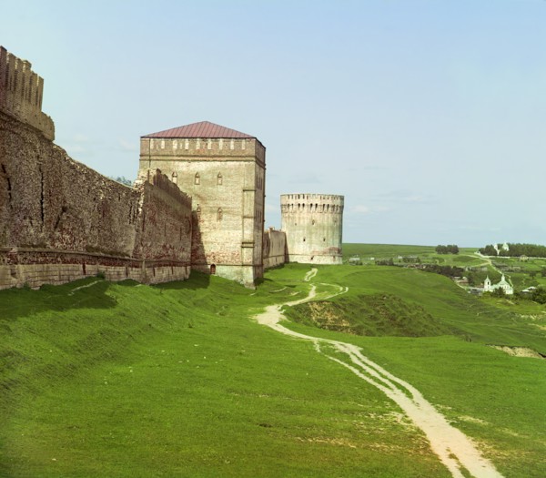 Smolensk: Fortress wall, 1912. Creator: Sergey Mikhaylovich Prokudin-Gorsky.