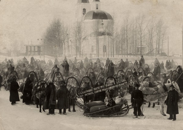 Red convoy with bread against the backdrop of the Sretenskaya Church, 1920-1929. Creator: Unknown.