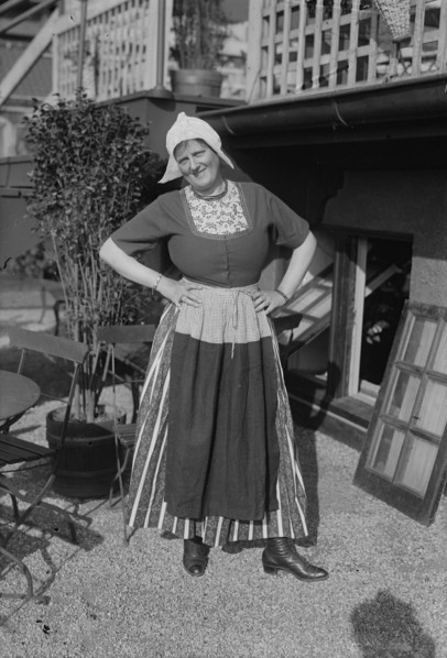 Hendrika Van Der Flier [in Dutch costume], between 1915 and 1918. Creator: Bain News Service.