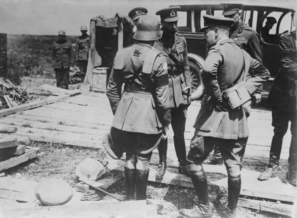 King Geo. sees German armor, 11 Jul 1917. Creator: Bain News Service.