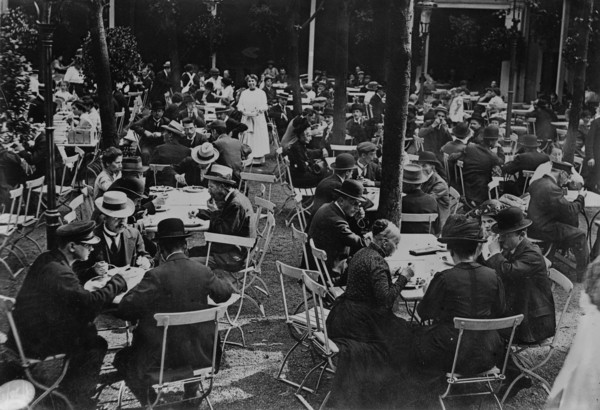 Berlin -- folk restaurant, between c1915 and c1920. Creator: Bain News Service.