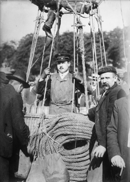 Oscar Erbsloh, ready to go up in balloon, 1916. Creator: Bain News Service.