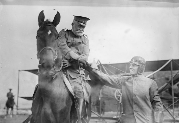 Ward says good by [i.e., goodbye] to Gen. Grant, 1911. Creator: Bain News Service.