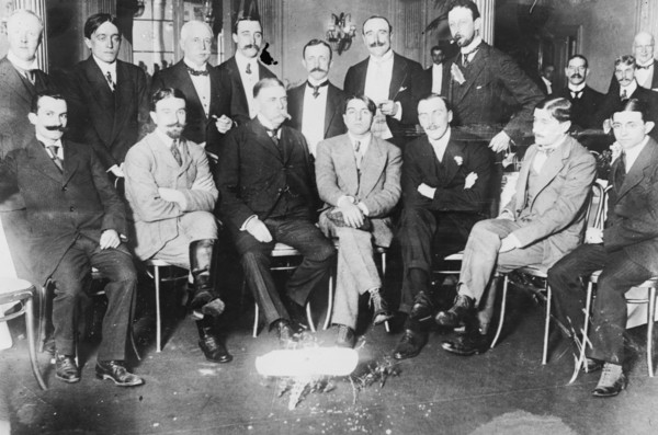 Opalard; Prade; Wallace; Van den Bergh; Comte Castillion de St. Victor.., between c1910-c1915. Creator: Bain News Service.