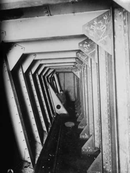 Inner Skin of VATERLAND, between c1910 and c1915. Creator: Bain News Service.