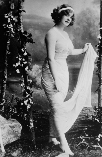 Pearl Aufrere, between c1910 and c1915. Creator: Bain News Service.