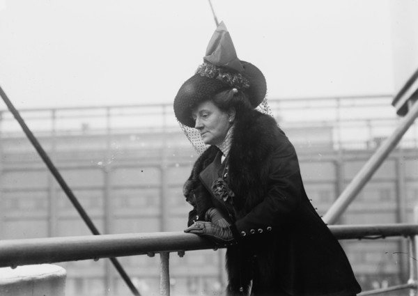 Mrs. Curtis Guild, between c1910 and c1915. Creator: Bain News Service.