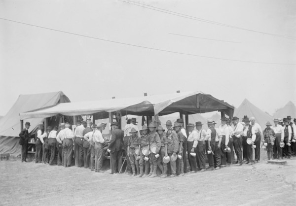 Dinner Time - Gettysburg, 1913. Creator: Bain News Service.