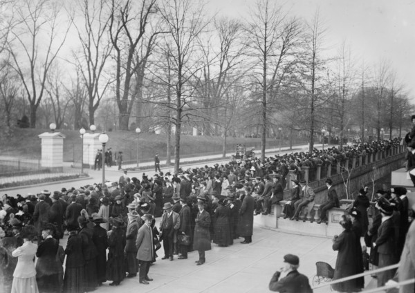 Crowd at White House, between c1910 and c1915. Creator: Bain News Service.