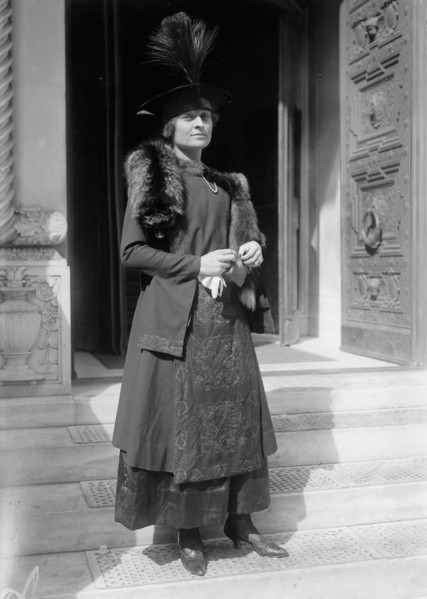 Mrs. Cortland [i.e. Courtlandt], D. Barnes, between c1915 and c1920. Creator: Bain News Service.