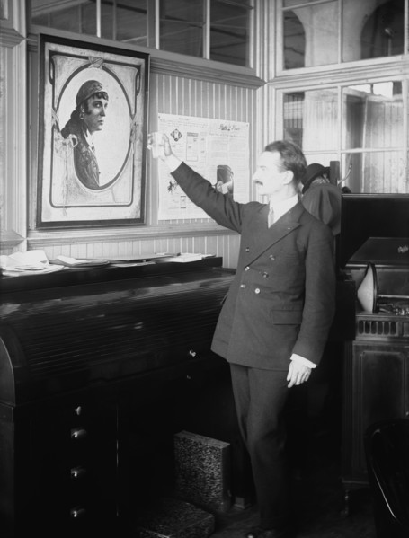 Pathe, between c1915 and c1920. Creator: Bain News Service.