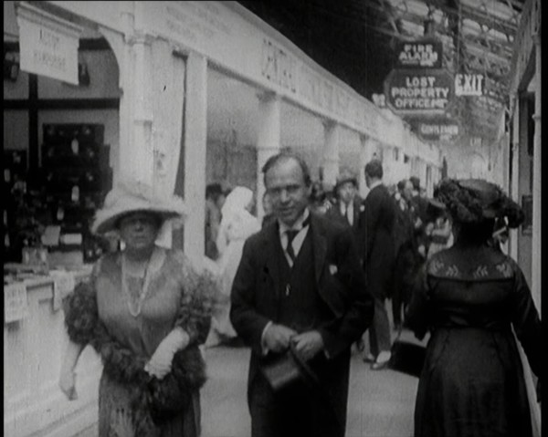William Aitken, 1st Baron Beaverbrook, and His Wife, Gladys, Walking Together at the...London, 1922. Creator: British Pathe Ltd.