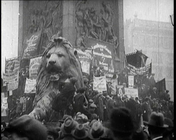People Climbing Over the Lions at the Foot of Nelson's Column in Trafalgar Square, London..., 1922. Creator: British Pathe Ltd.