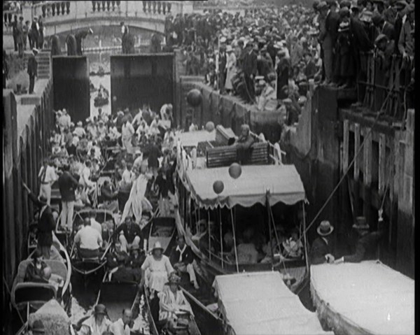 Boats Gathering at Boulter's Lock, 1921. Creator: British Pathe Ltd.