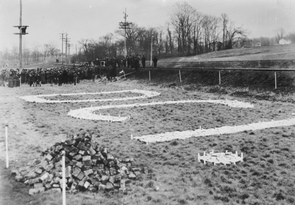 Landing mark, Bolling field, between c1915 and c1920. Creator: Bain News Service.