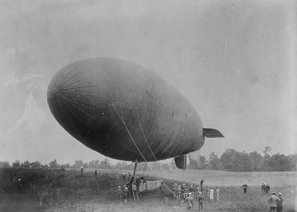 American dirigible, "blimp" type, between c1915 and c1920. Creator: Bain News Service.