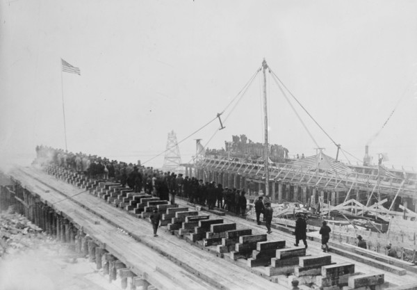 Submarine Co. yard, Newark, between c1915 and c1920. Creator: Bain News Service.