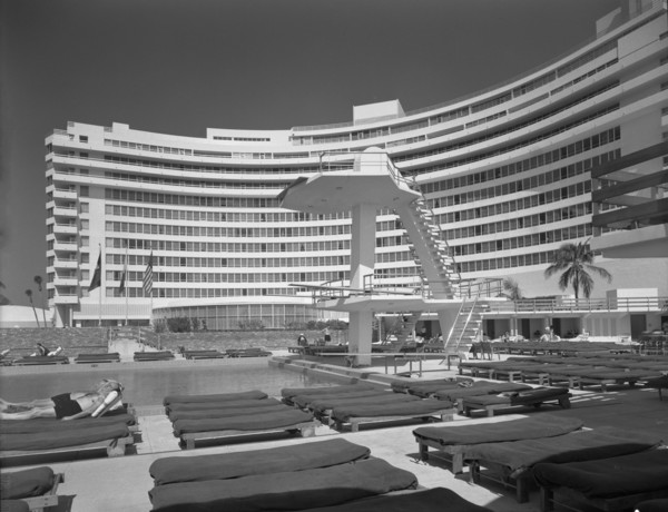 Fontainebleau Hotel, Miami Beach, Florida, 1955. Creators: Gottscho-Schleisner, Inc, Morris Lapidus.