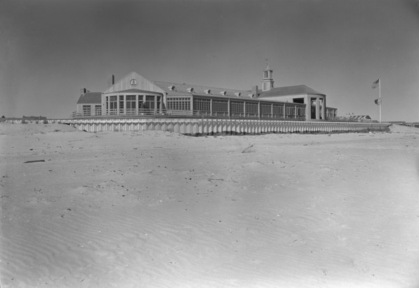 The Dunes Club, Narragansett, Rhode Island, 1939. Creator: Gottscho-Schleisner, Inc.