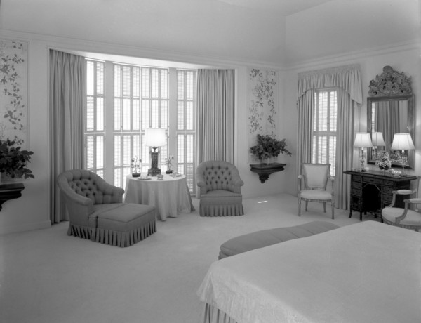 Dr. and Mrs. Leon Levy, residence at 1409 S. Ocean Blvd., Palm Beach, 1959. Creator: Gottscho-Schleisner, Inc.