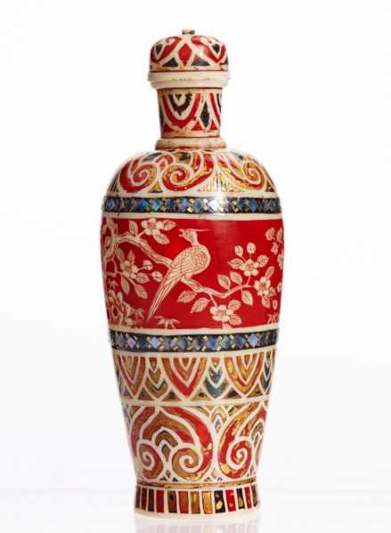 Snuff bottle with lid, 18th century. Creator: Unknown.