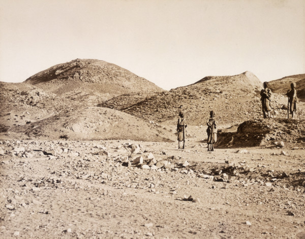 44th Hill, near Gandamak, Afghanistan, 1880. Four (probably British Indian Army) soldiers stand