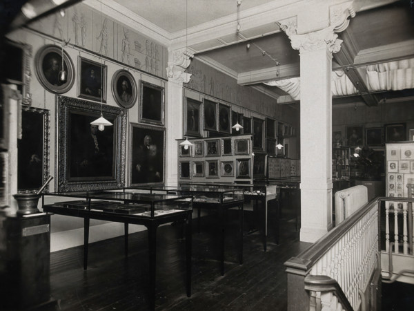 Wellcome Historical Medical Museum, Wigmore Street, London: ... Gallery of Pictures, c1910s. Creator: Unknown.