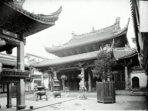 Ningbo, Zhejiang, China: Ningbo Tianhou Temple or Qingan Guildhall, 1870/1871. Creator: John Thomson.