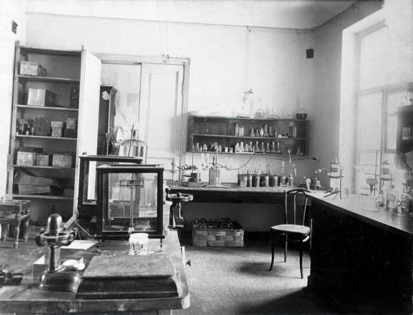The chemical room in the Physiology Department at the Imperial Institute of Experimental..., 1904. Creator: Unknown.