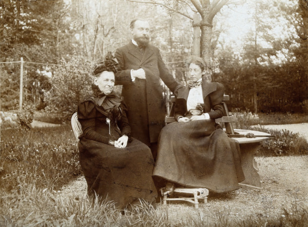 Frederick Belding Power, Frau (Louise) Flückiger and Marie Flückiger, 1897. Creator: Unknown.