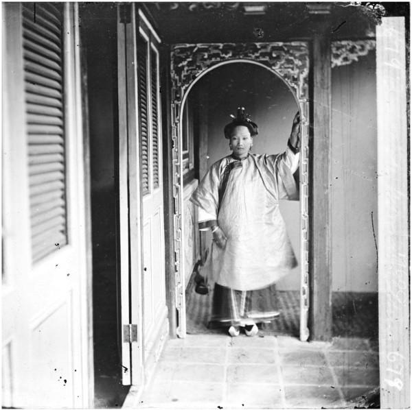 Canton (Guangzhou), Kwangtung province, China: a Cantonese woman, 1869. Creator: John Thomson.