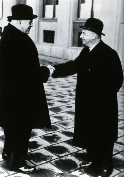 Sir Henry Hallett Dale and Otto Loewi. Creator: Unknown.