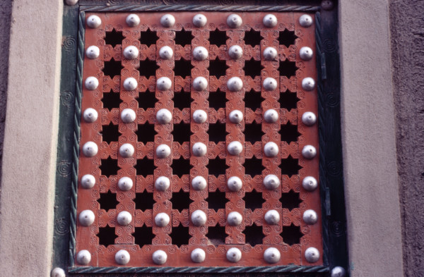 Lattice window, Djenné, Mali, 1989.  Creator: Amanda Waite.