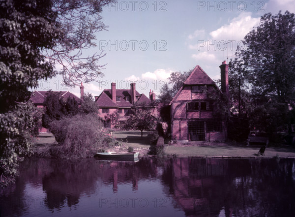 Wharf Barn on the River Thames at Sutton Courtenay, Berkshire, c1955.  Creator: Arthur Charles Kirby Ware.