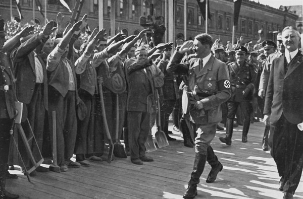 Hitler at the beginning of the works for the construction of the Reichsbank (1934)