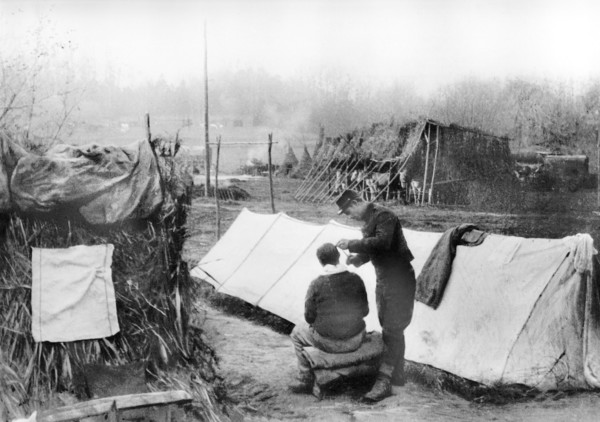 - La vie quotidienne des soldats sur le front dans les régions désolées de la champagne - Le