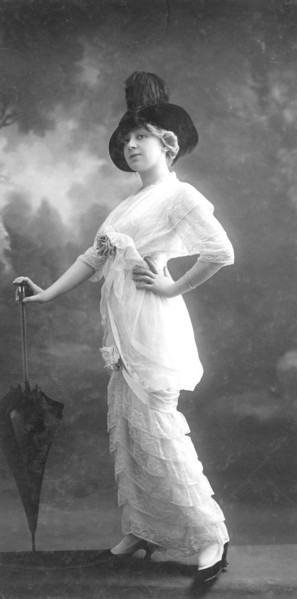 Photographie de mode du début du 20e siècle (1900-1914).  Collection Talbot. MODE