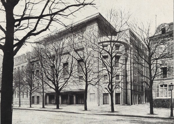 Façade du futur Théâtre des Champs-Elysées, d'après, Paris, 1912. L'immeuble (...) - dont nous