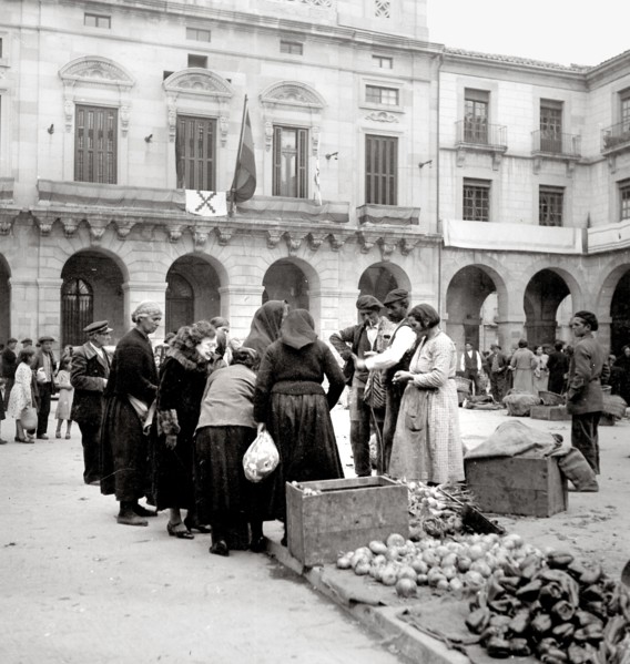 La place centrale d'Avila pendant la Guerre d'Espagne